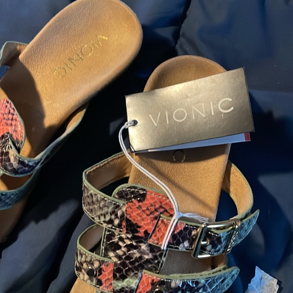 Vionic sandles - Picture 5 of 8